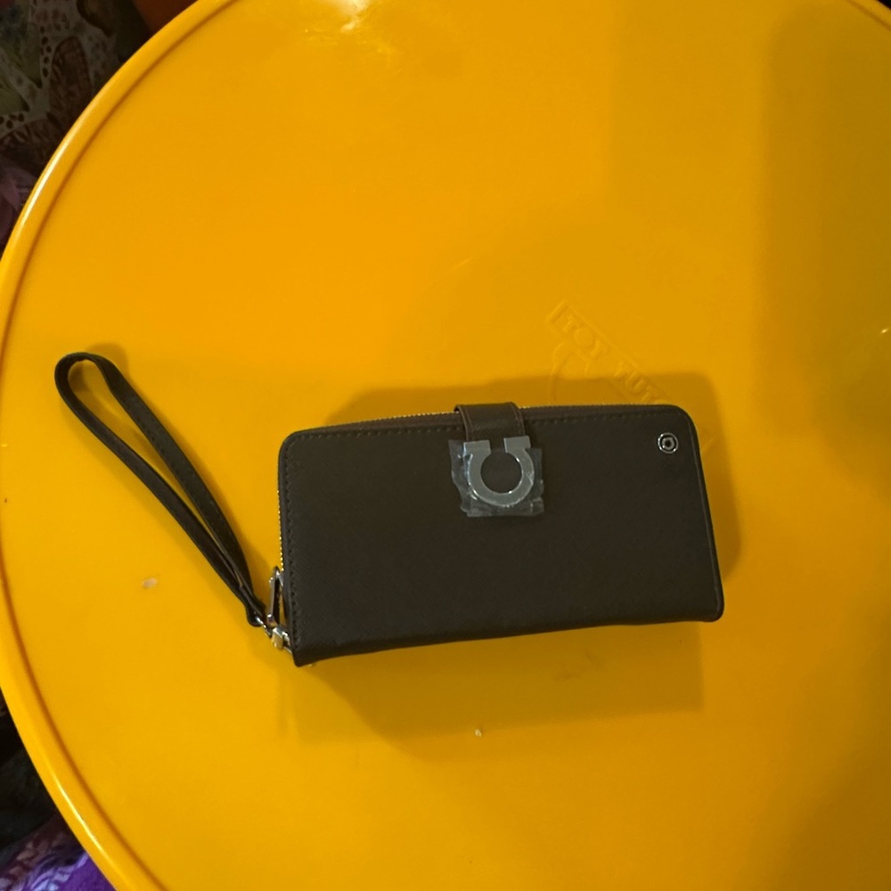 Kohl’s Black Wristlet Phone Case